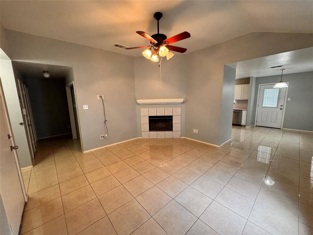 4470 Falls Drive, Dallas, TX 75211 4470 Falls Drive, Dallas, TX 75211