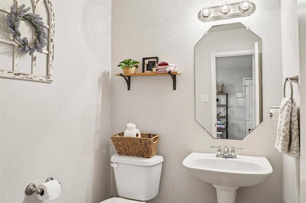 705 Mcalpin Road, Midlothian, TX 76065