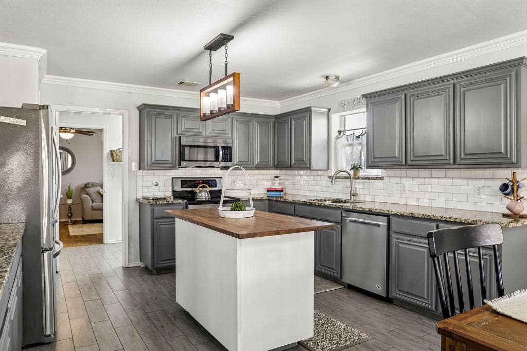 705 Mcalpin Road, Midlothian, TX 76065