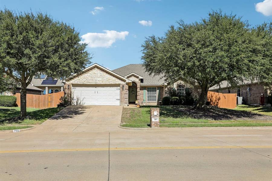 Property photo for 705 Mcalpin Road, Midlothian, TX