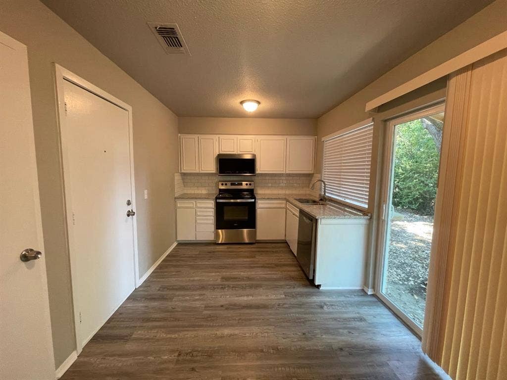 1517 VANDERBILT Drive, Arlington, TX 76014 1517 VANDERBILT Drive, Arlington, TX 76014