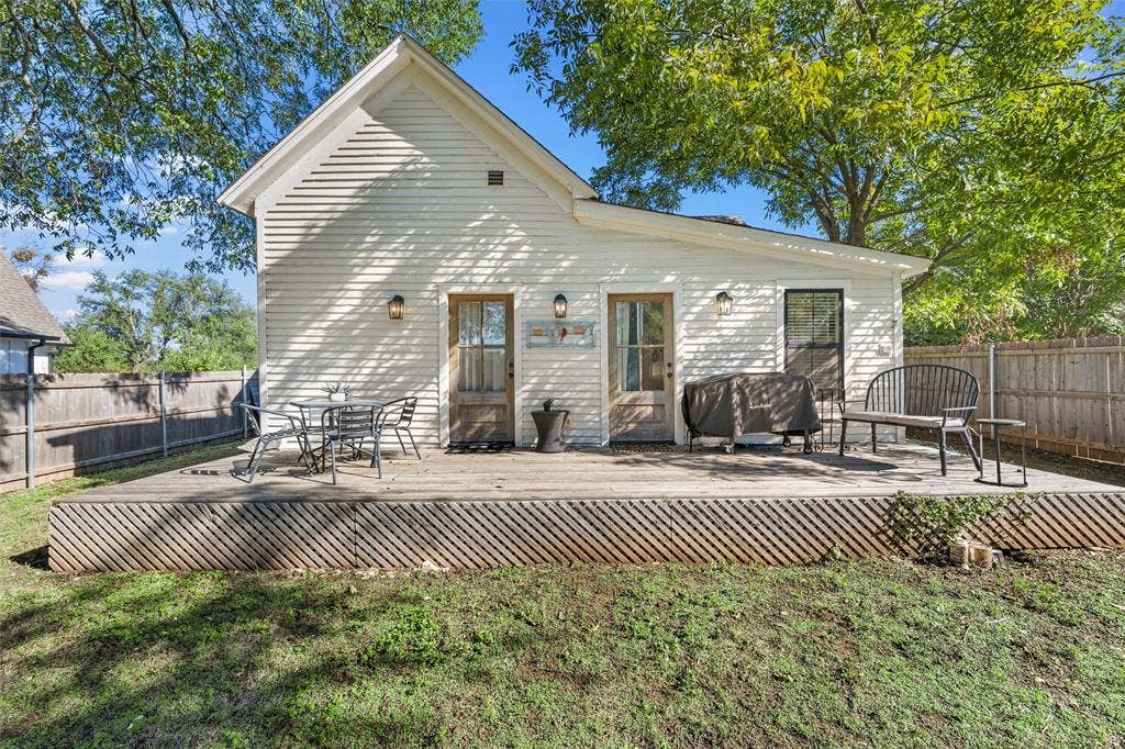 605 W Ronda Street, West, TX 76691 605 W Ronda Street, West, TX 76691