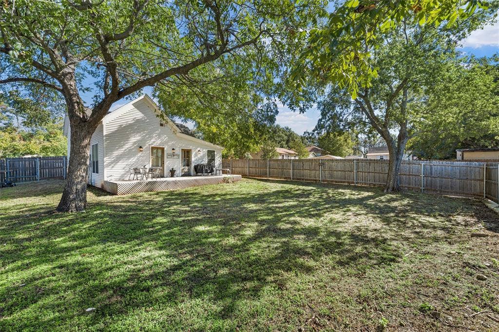 605 W Ronda Street, West, TX 76691 605 W Ronda Street, West, TX 76691