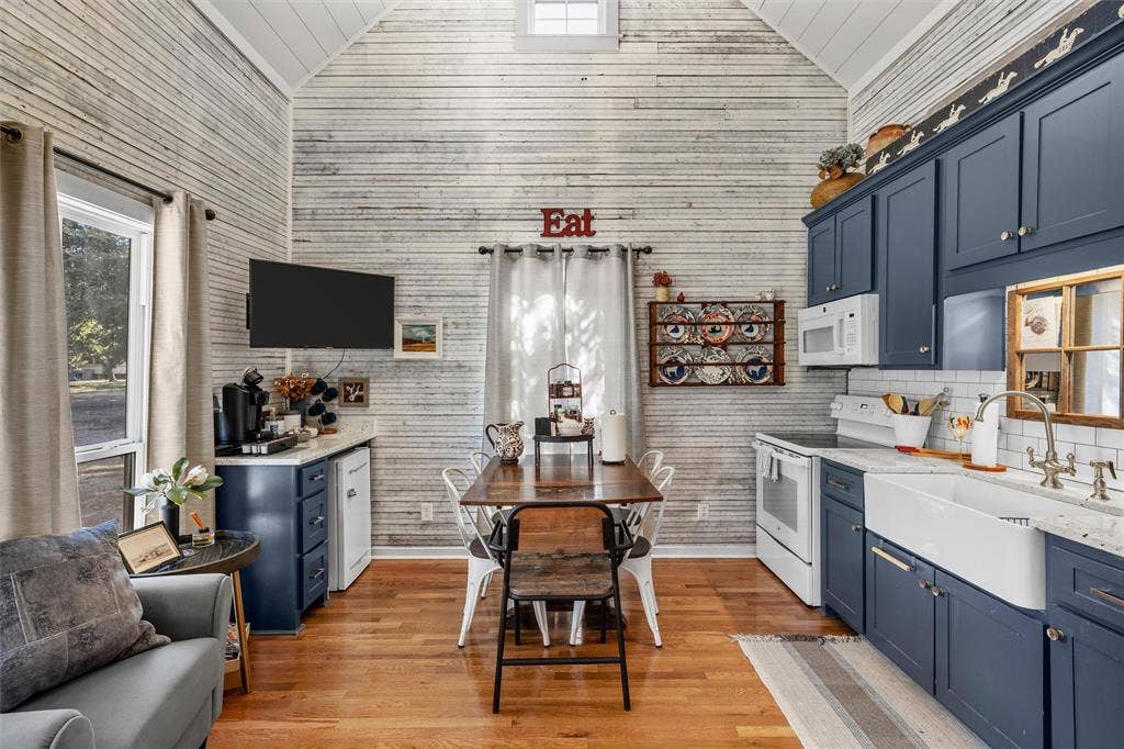 605 W Ronda Street, West, TX 76691 605 W Ronda Street, West, TX 76691