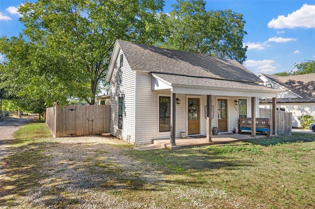 605 W Ronda Street, West, TX 76691 605 W Ronda Street, West, TX 76691