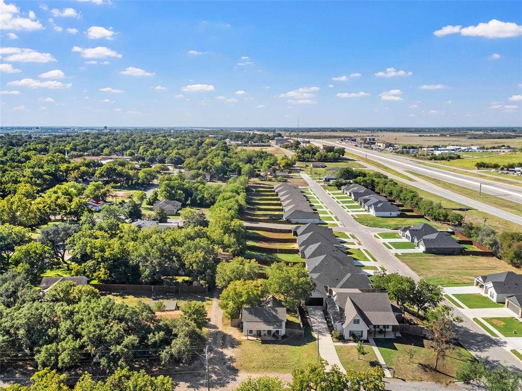 605 W Ronda Street, West, TX 76691 605 W Ronda Street, West, TX 76691