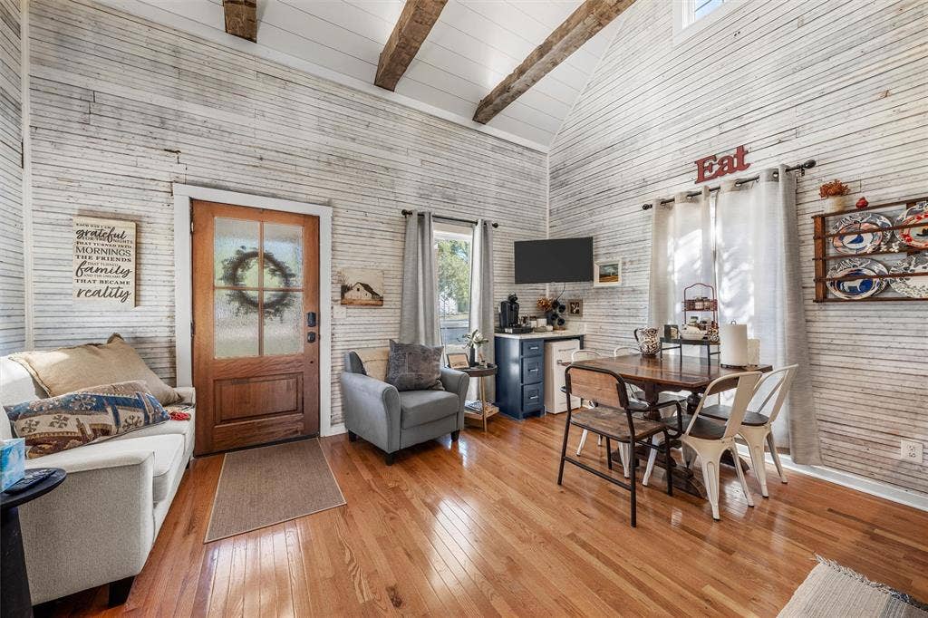 605 W Ronda Street, West, TX 76691 605 W Ronda Street, West, TX 76691