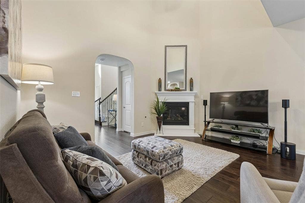 8209 Main Street, North Richland Hills, TX 76182