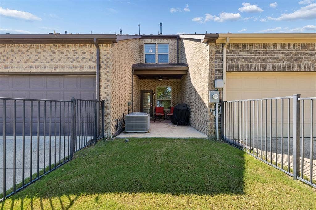 8209 Main Street, North Richland Hills, TX 76182