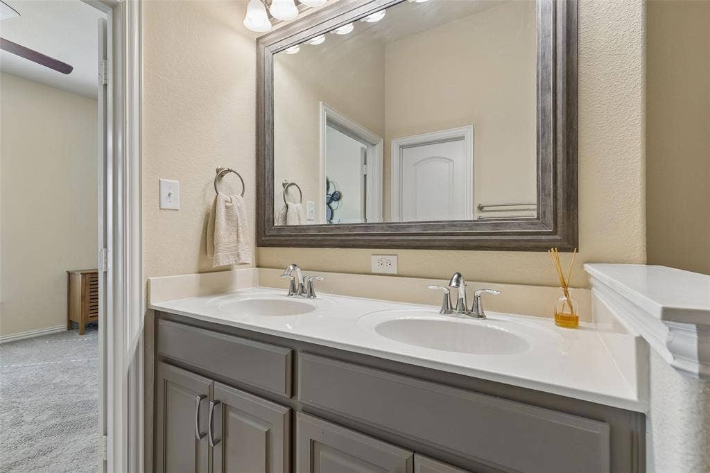 8209 Main Street, North Richland Hills, TX 76182