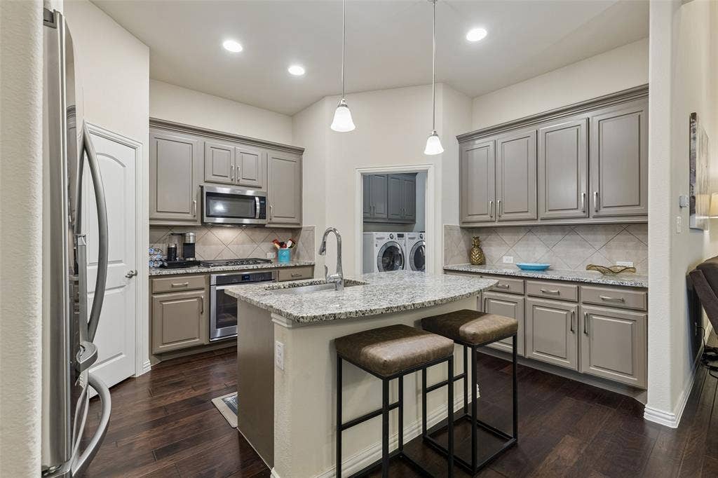 8209 Main Street, North Richland Hills, TX 76182