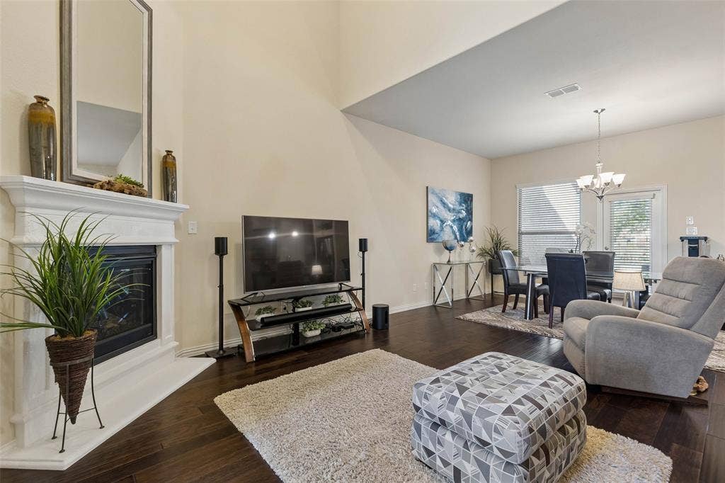 8209 Main Street, North Richland Hills, TX 76182