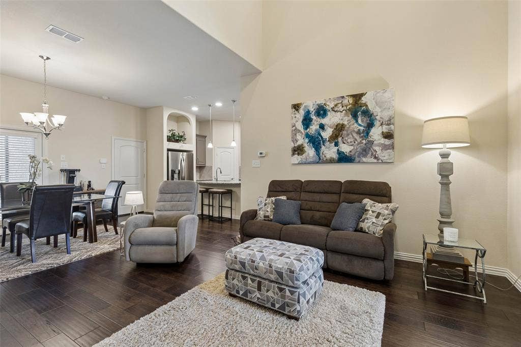 8209 Main Street, North Richland Hills, TX 76182
