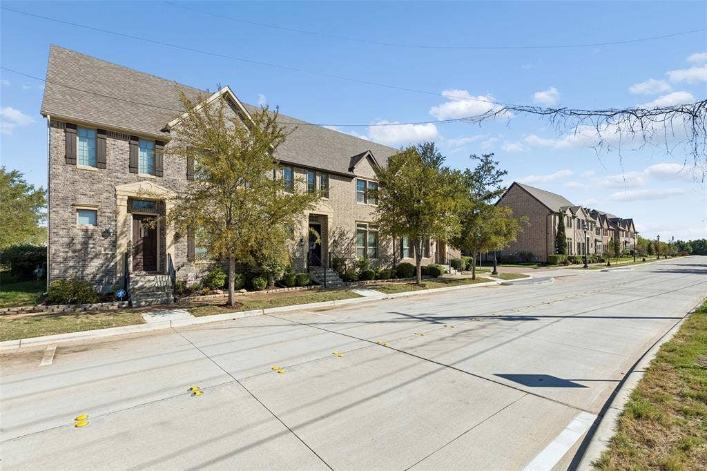 8209 Main Street, North Richland Hills, TX 76182