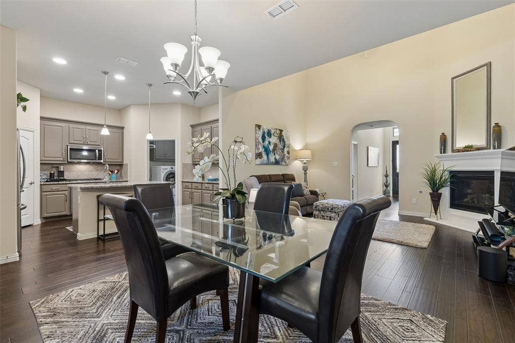 8209 Main Street, North Richland Hills, TX 76182