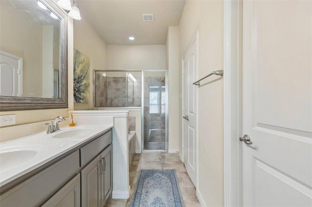 8209 Main Street, North Richland Hills, TX 76182