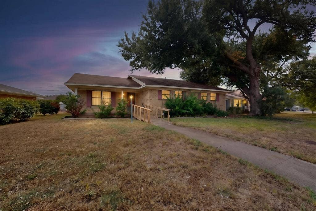 2718 Mossglen Drive, Dallas, TX 75227 2718 Mossglen Drive, Dallas, TX 75227