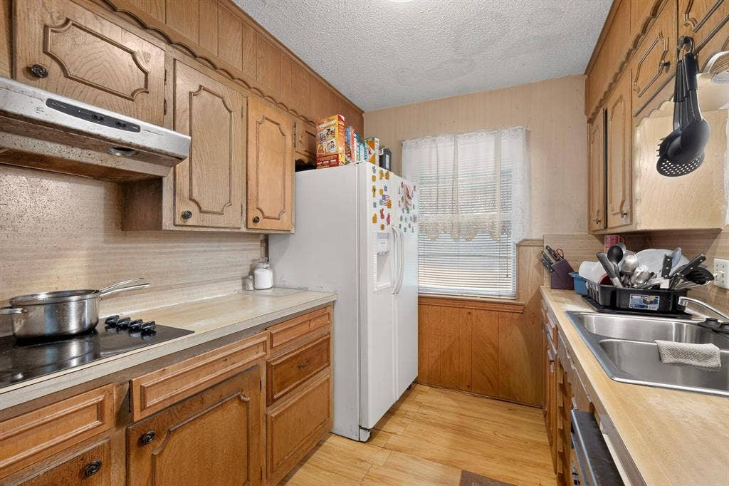 2718 Mossglen Drive, Dallas, TX 75227 2718 Mossglen Drive, Dallas, TX 75227