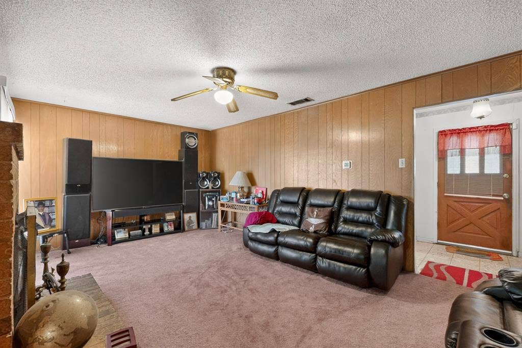 2718 Mossglen Drive, Dallas, TX 75227 2718 Mossglen Drive, Dallas, TX 75227