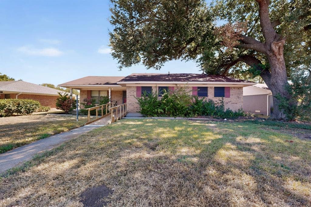 2718 Mossglen Drive, Dallas, TX 75227 2718 Mossglen Drive, Dallas, TX 75227