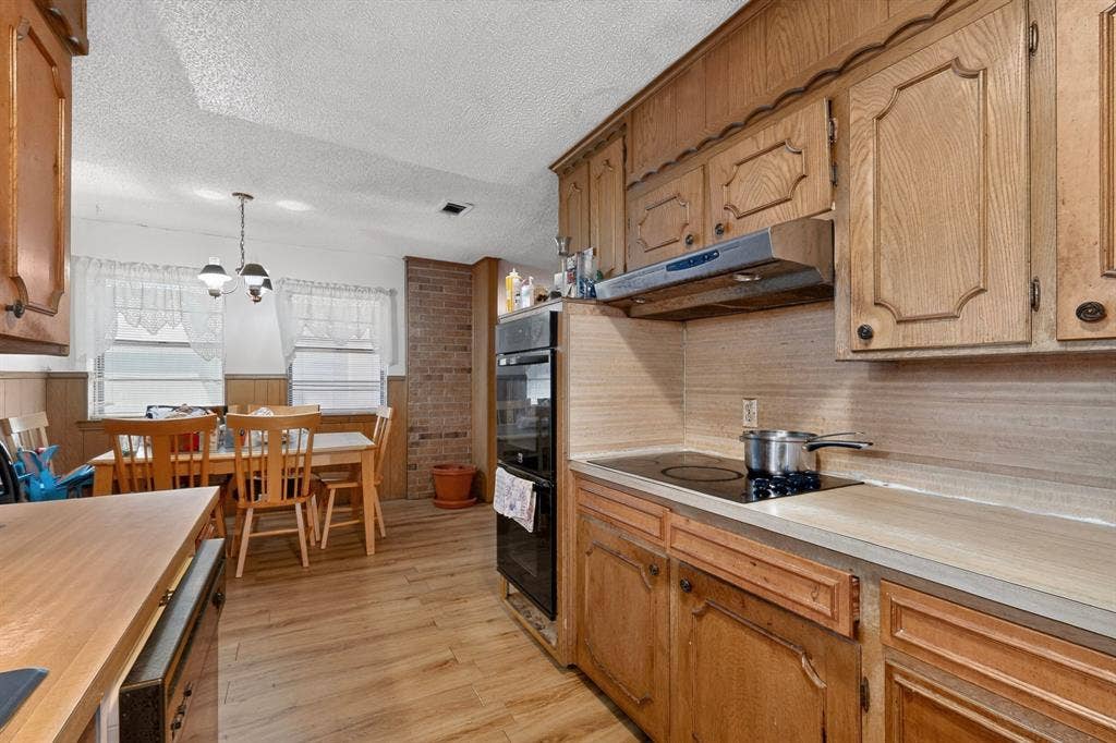 2718 Mossglen Drive, Dallas, TX 75227 2718 Mossglen Drive, Dallas, TX 75227