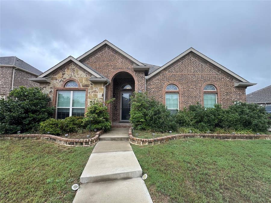 Property photo for 505 Ashbury Drive, Midlothian, TX