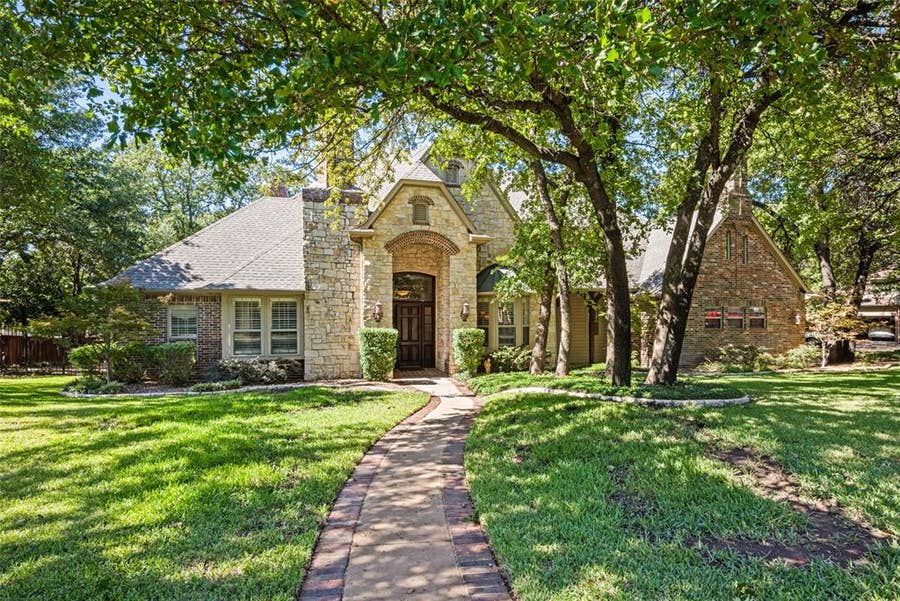 Property photo for 3824 La Mancha Lane, Denton, TX