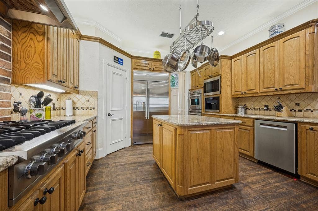 3824 La Mancha Lane, Denton, TX 76205 3824 La Mancha Lane, Denton, TX 76205