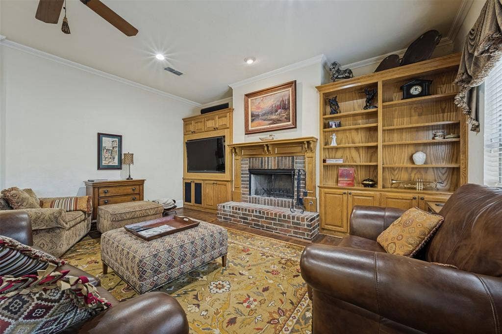 3824 La Mancha Lane, Denton, TX 76205 3824 La Mancha Lane, Denton, TX 76205