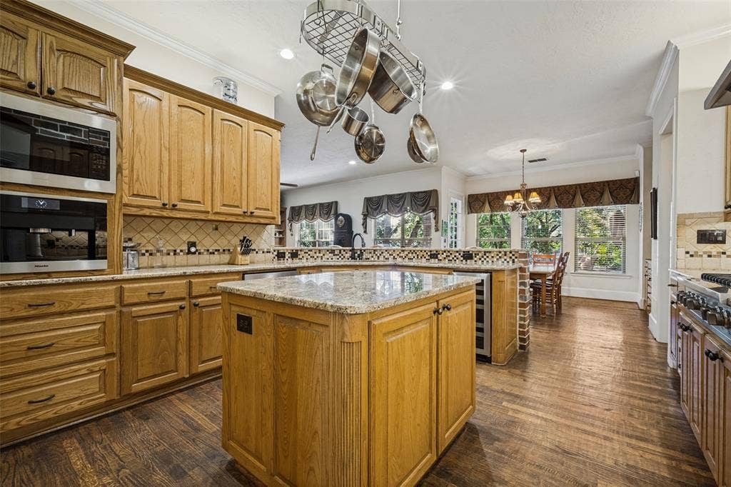 3824 La Mancha Lane, Denton, TX 76205 3824 La Mancha Lane, Denton, TX 76205