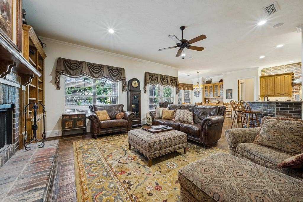 3824 La Mancha Lane, Denton, TX 76205 3824 La Mancha Lane, Denton, TX 76205
