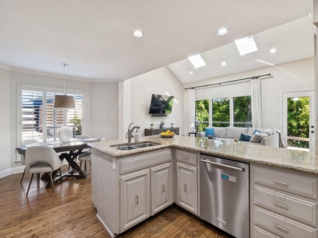 3722 Wooded Creek Drive, Farmers Branch, TX 75244