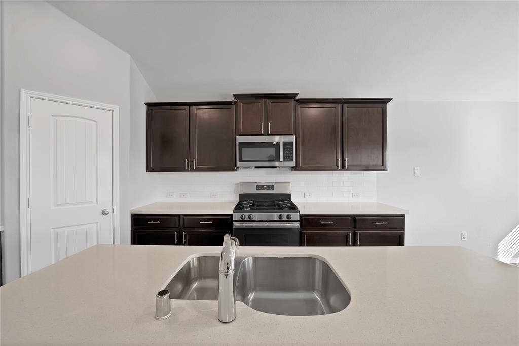 469 Pollyann Trail, Fort Worth, TX 76052 469 Pollyann Trail, Fort Worth, TX 76052