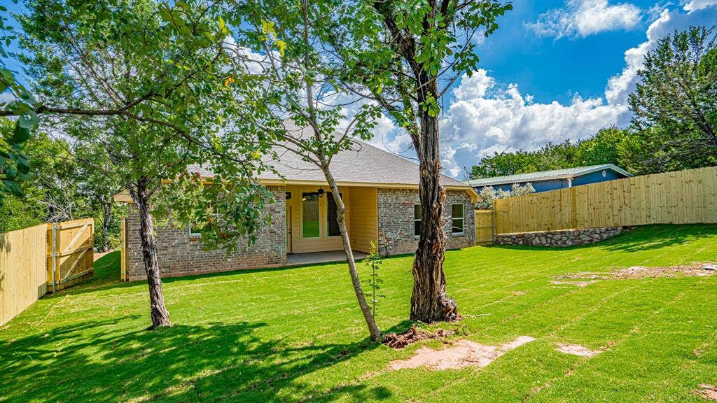 2714 Austin Drive, Granbury, TX 76048 2714 Austin Drive, Granbury, TX 76048