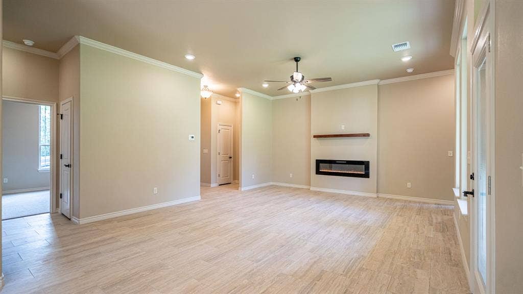 2714 Austin Drive, Granbury, TX 76048 Living area