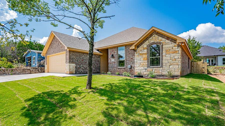 Property photo for 2714 Austin Drive, Granbury, TX