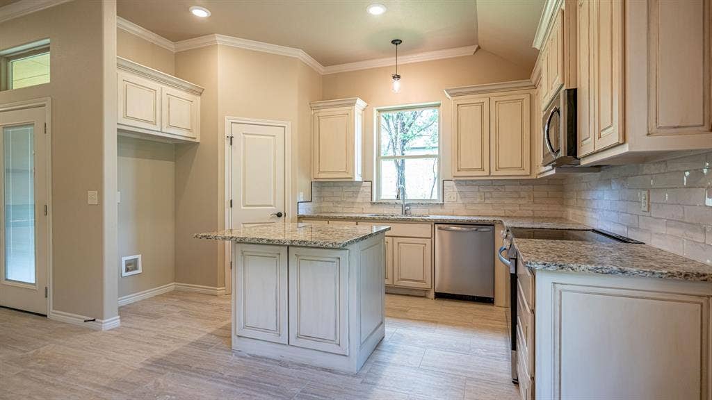 2714 Austin Drive, Granbury, TX 76048 2714 Austin Drive, Granbury, TX 76048