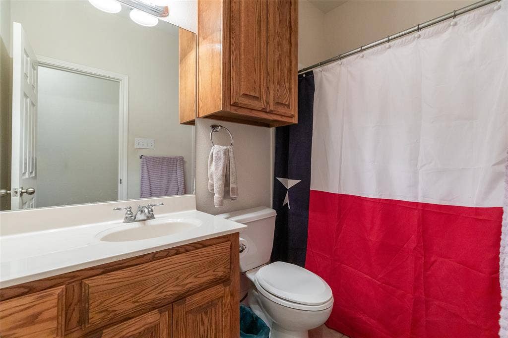 2313 Potosi Road, Abilene, TX 79602 Guest bathroom