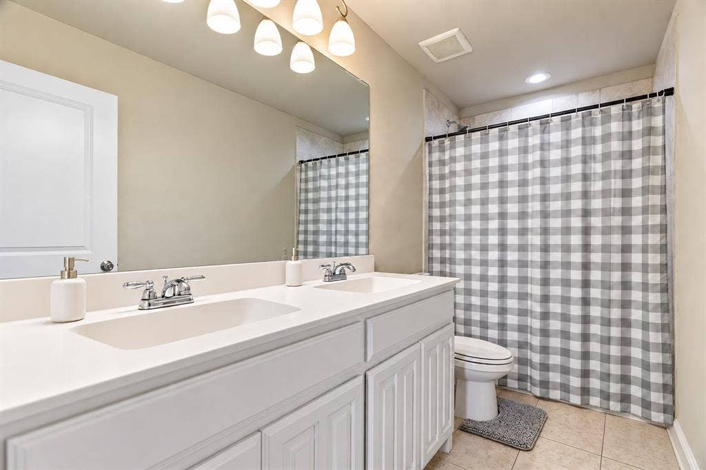 206 Hubbard Street, Hillsboro, TX 76645