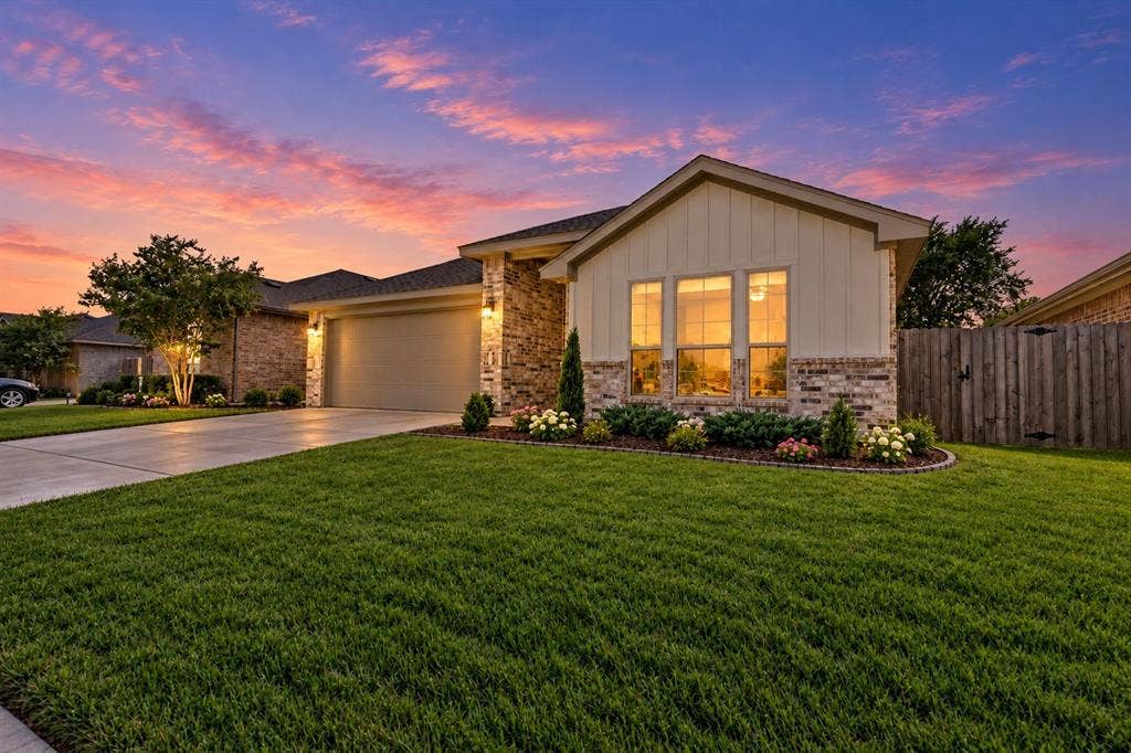 206 Hubbard Street, Hillsboro, TX 76645