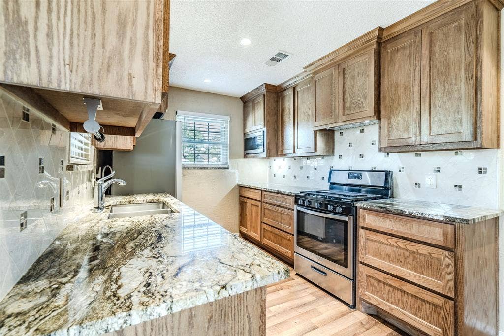 6941 Bennington Drive, Watauga, TX 76148 6941 Bennington Drive, Watauga, TX 76148