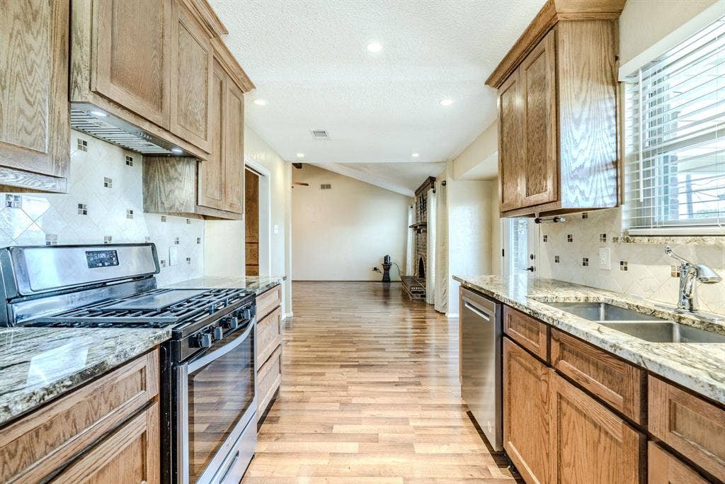 6941 Bennington Drive, Watauga, TX 76148 6941 Bennington Drive, Watauga, TX 76148
