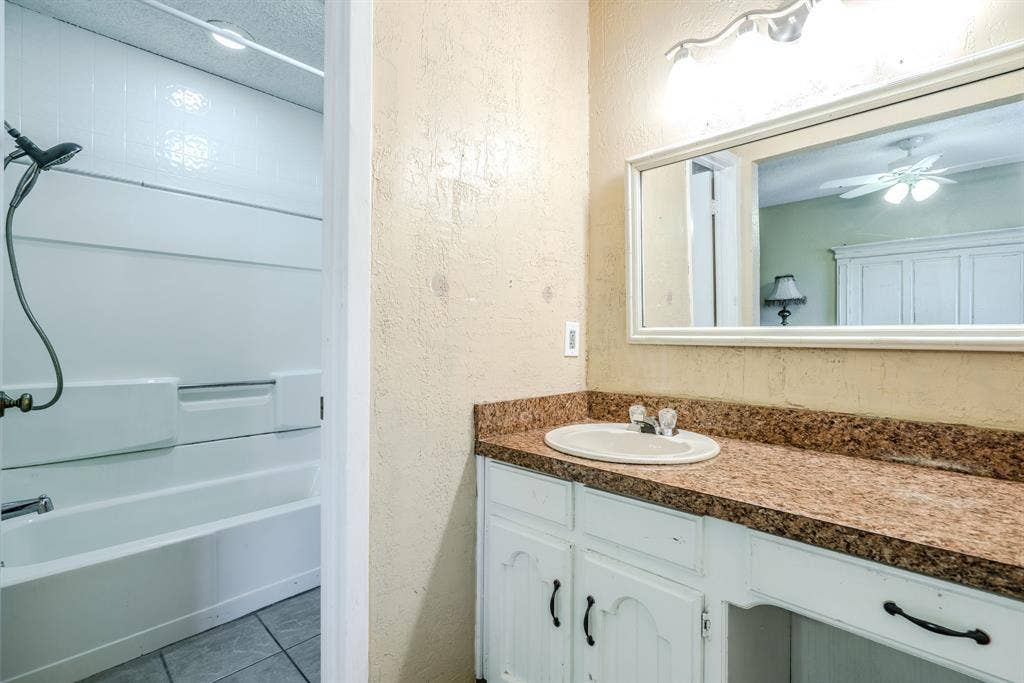 6941 Bennington Drive, Watauga, TX 76148 6941 Bennington Drive, Watauga, TX 76148