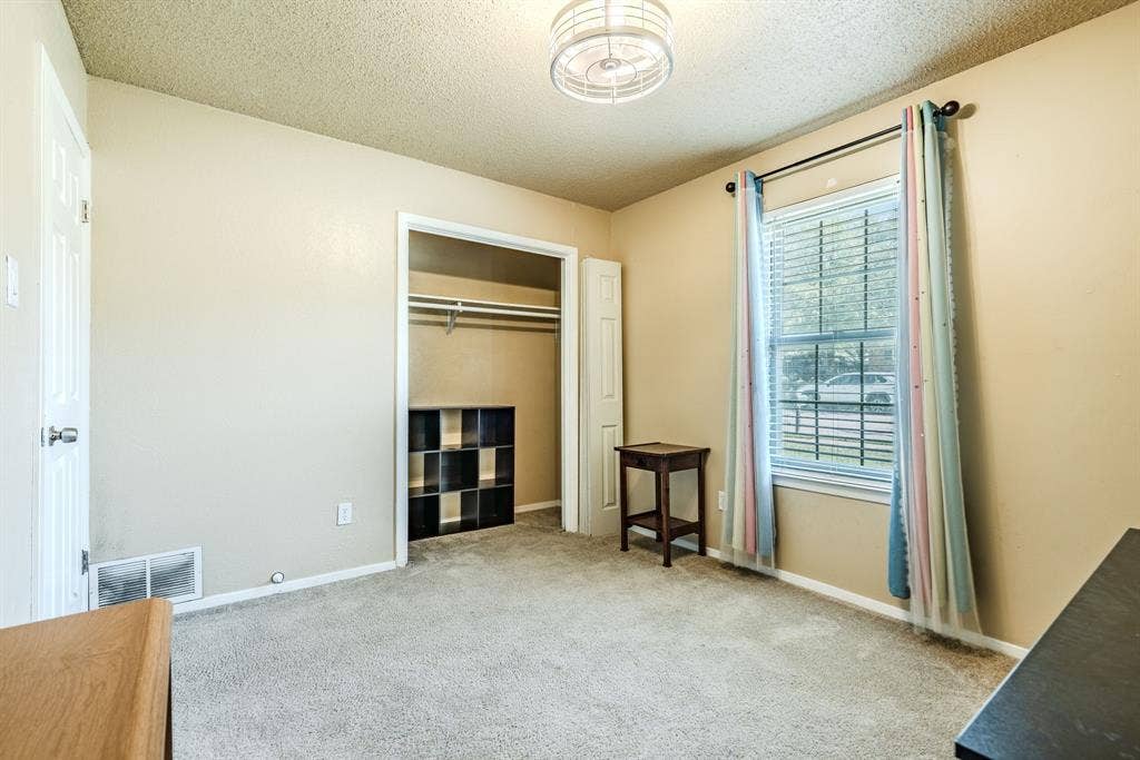 6941 Bennington Drive, Watauga, TX 76148 6941 Bennington Drive, Watauga, TX 76148