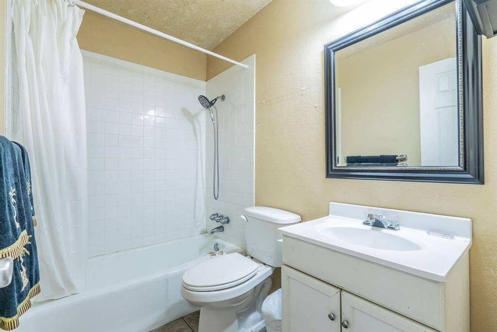 6941 Bennington Drive, Watauga, TX 76148 6941 Bennington Drive, Watauga, TX 76148