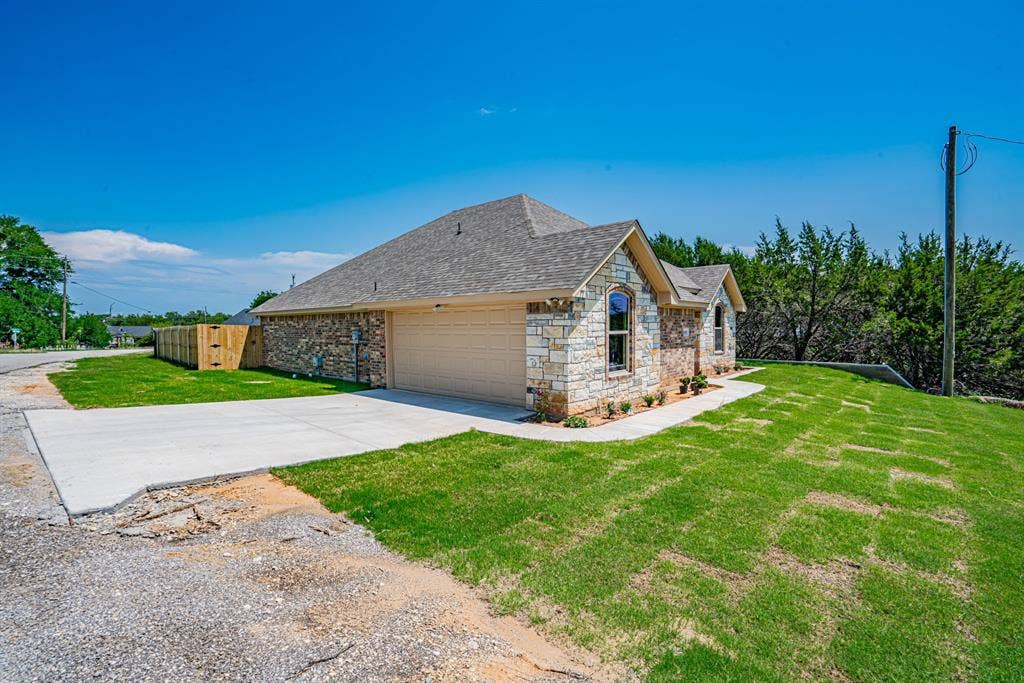 2600 Creek Drive, Granbury, TX 76048 2600 Creek Drive, Granbury, TX 76048