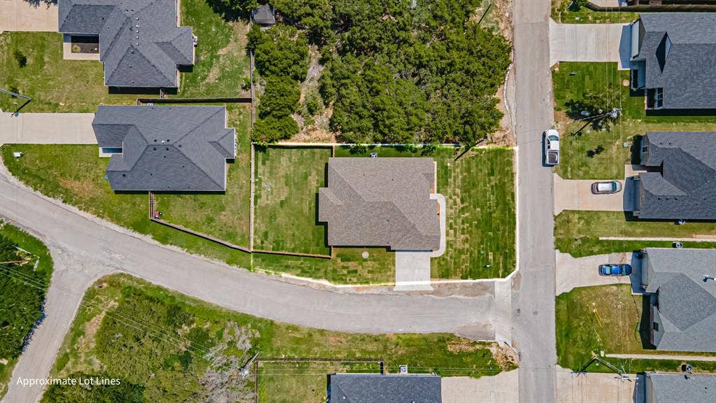 2600 Creek Drive, Granbury, TX 76048 Great corner lot for side entry garage.