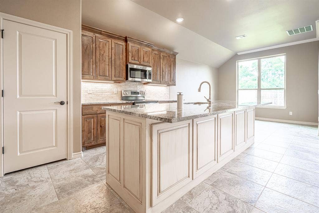 2600 Creek Drive, Granbury, TX 76048 2600 Creek Drive, Granbury, TX 76048
