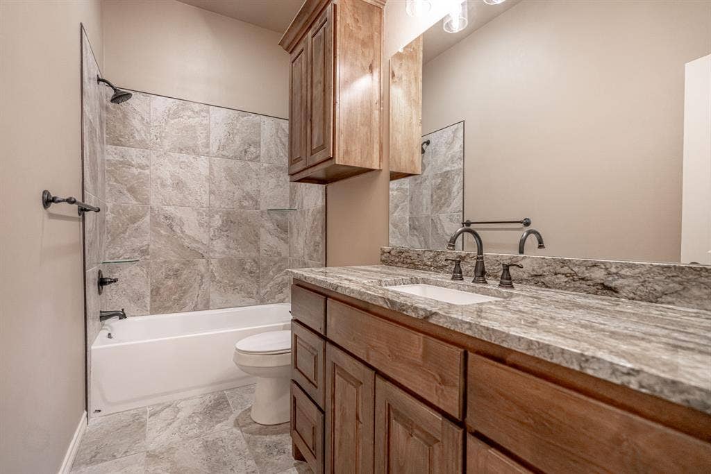 2600 Creek Drive, Granbury, TX 76048 Secondary bath with real tub and tile surround with good sized granite vanity top