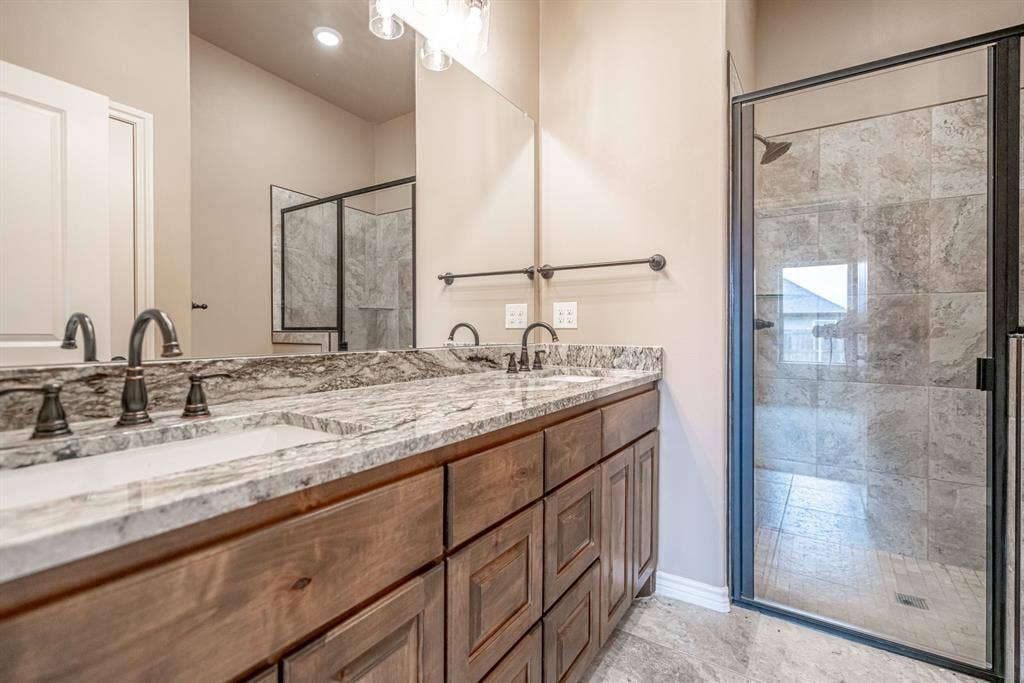2600 Creek Drive, Granbury, TX 76048 2600 Creek Drive, Granbury, TX 76048